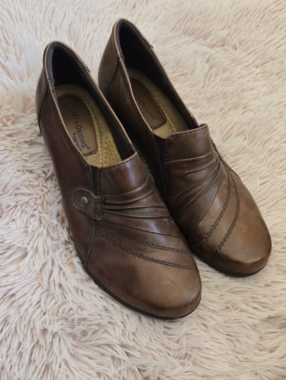 Earth Origins Women's 10w Brown Ruched Heel Slip-On Loafer Comfortable Rochester